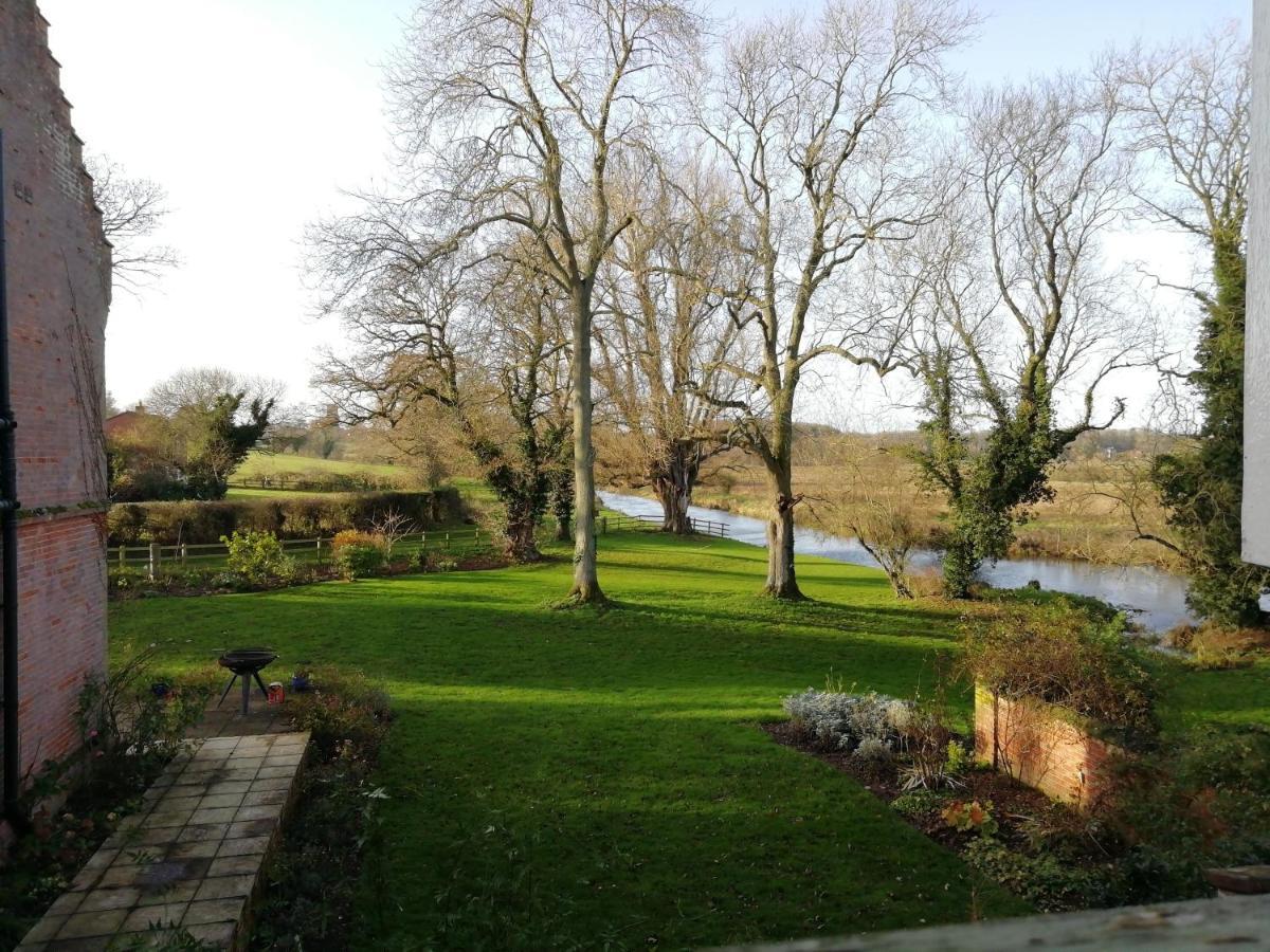 Hotel Carrick'S At Castle Farm Swanton Morley Exterior foto